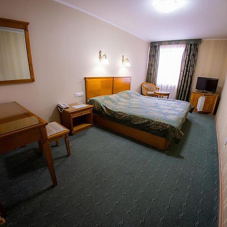 Hotel Edem Karagandy Buitenkant foto