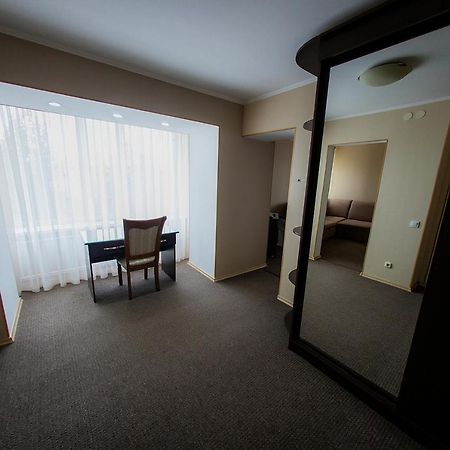 Hotel Edem Karagandy Buitenkant foto
