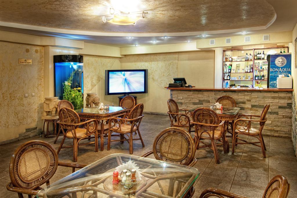 Hotel Edem Karagandy Buitenkant foto