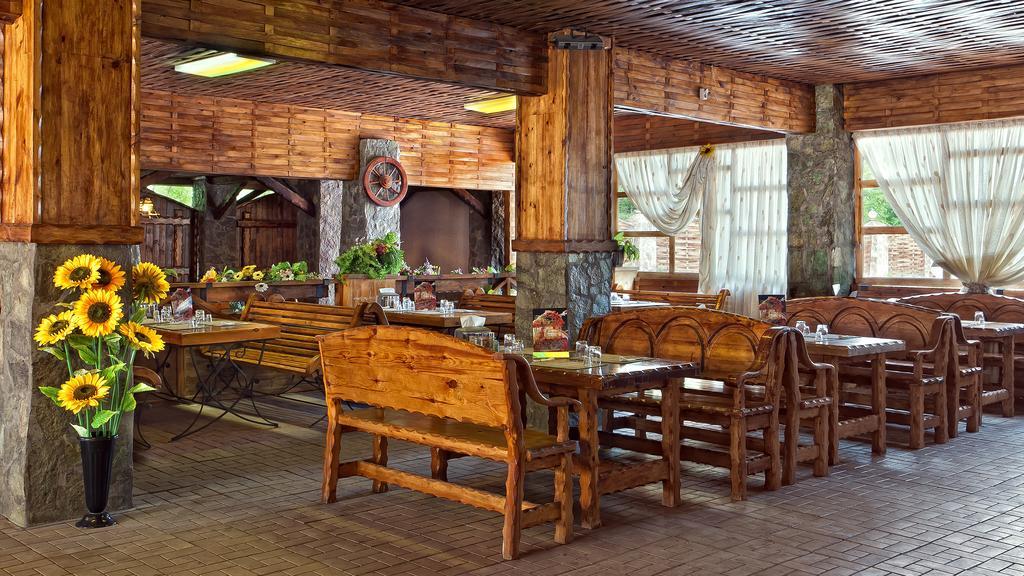 Hotel Edem Karagandy Buitenkant foto