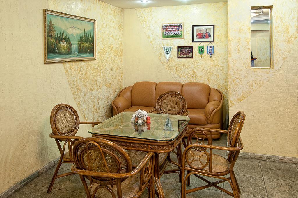 Hotel Edem Karagandy Buitenkant foto