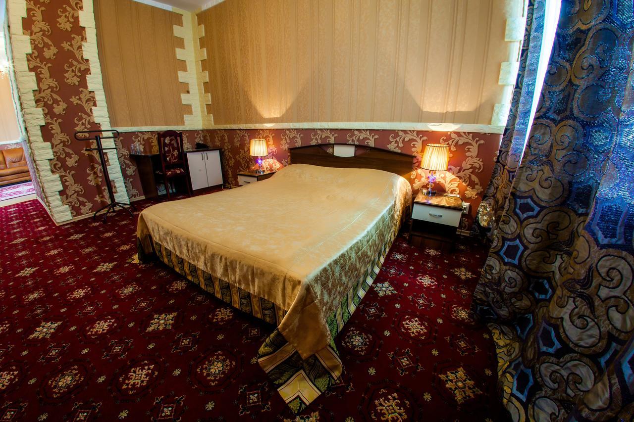 Hotel Edem Karagandy Buitenkant foto