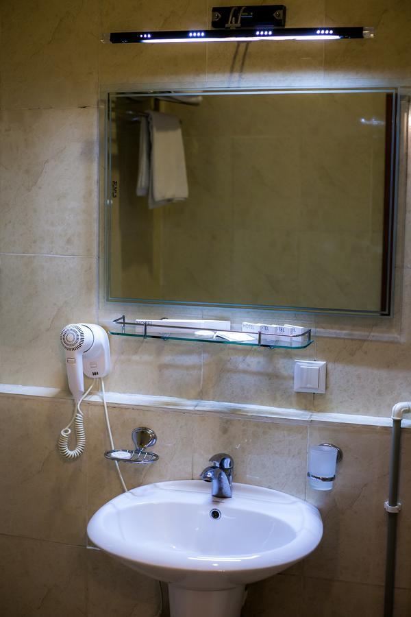 Hotel Edem Karagandy Buitenkant foto