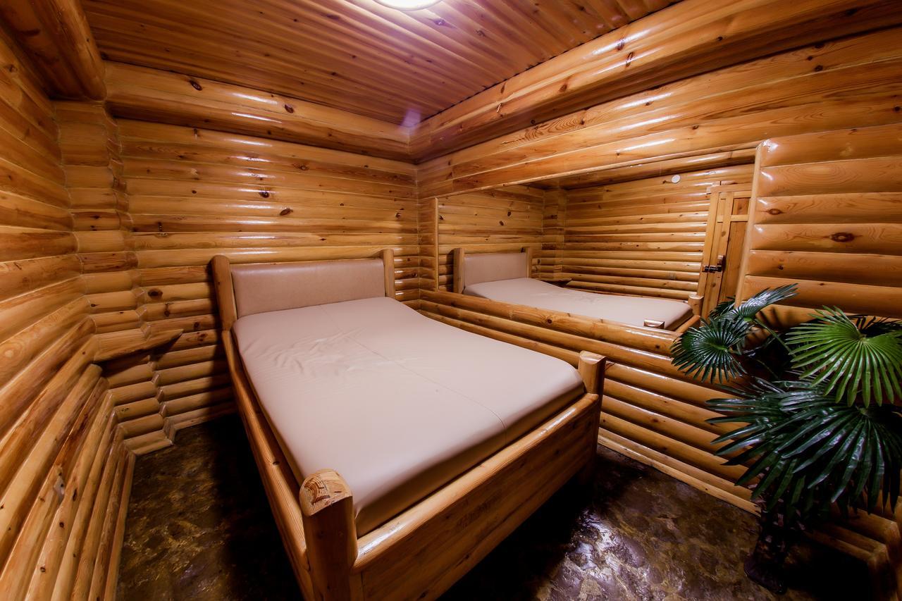 Hotel Edem Karagandy Buitenkant foto