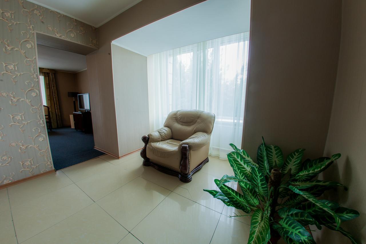 Hotel Edem Karagandy Buitenkant foto
