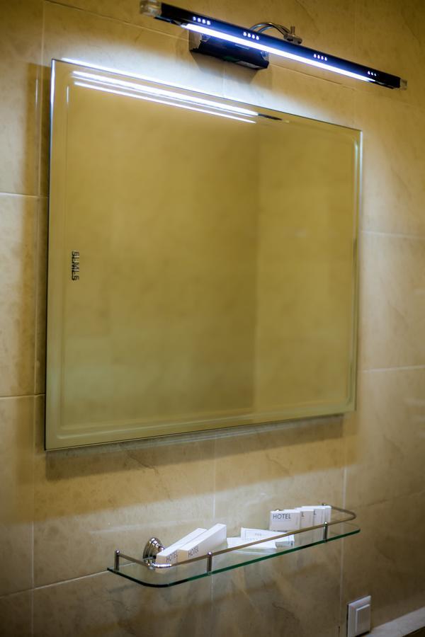 Hotel Edem Karagandy Buitenkant foto