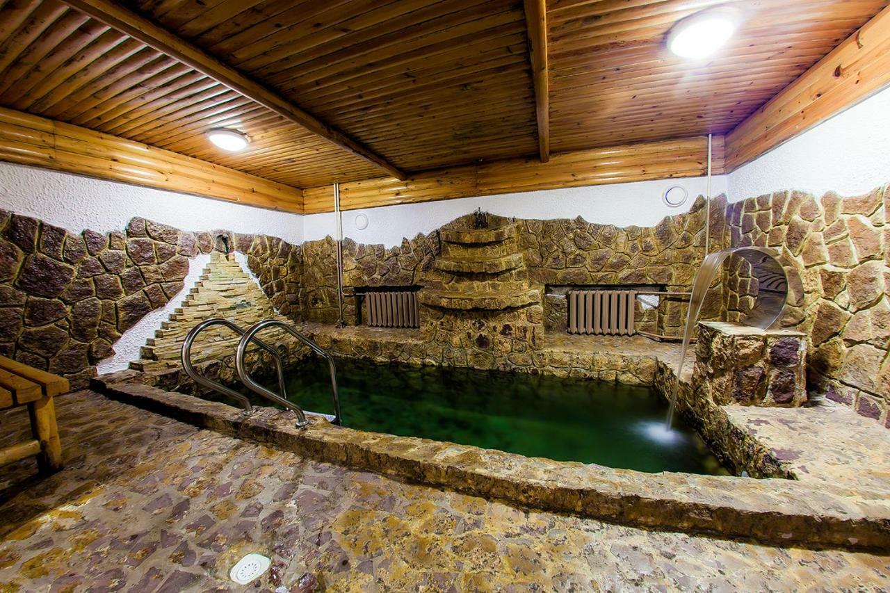 Hotel Edem Karagandy Buitenkant foto