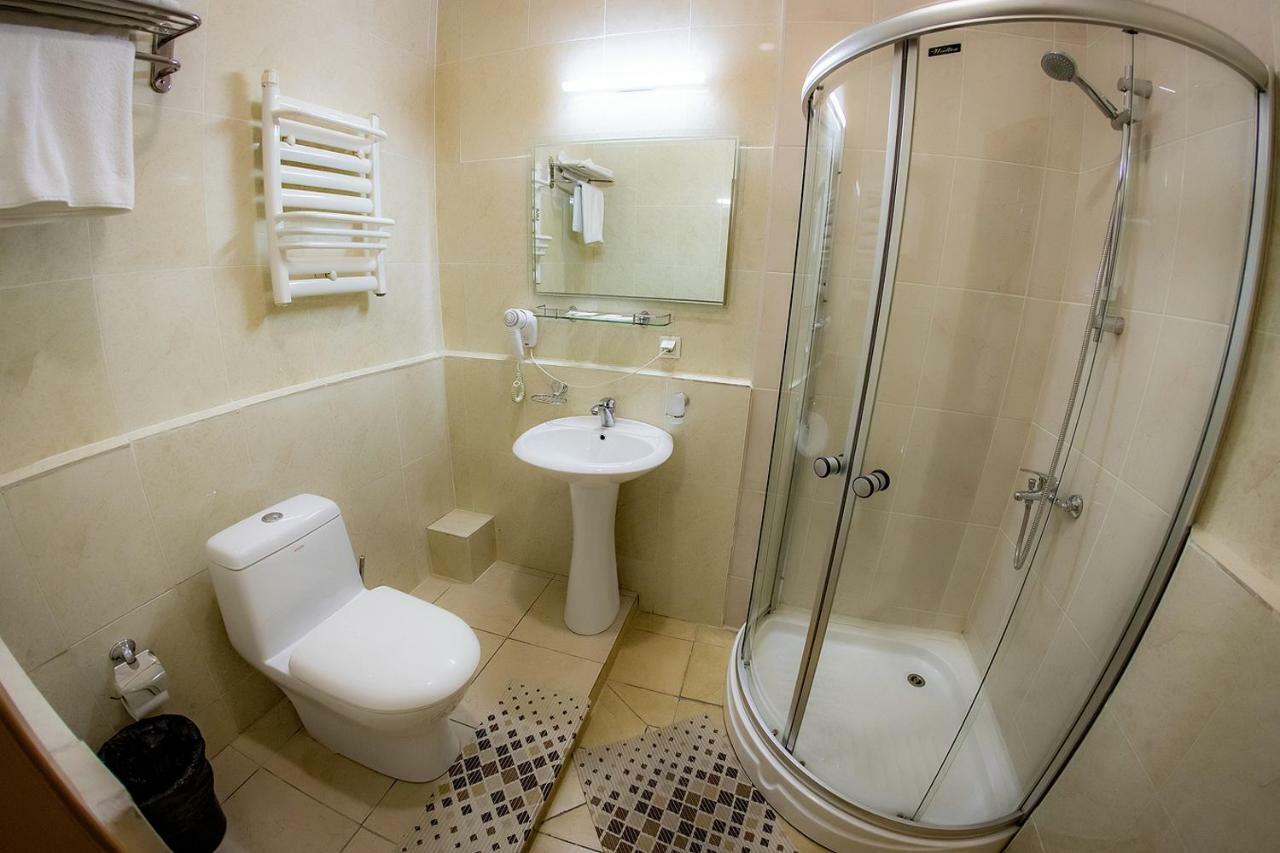 Hotel Edem Karagandy Buitenkant foto