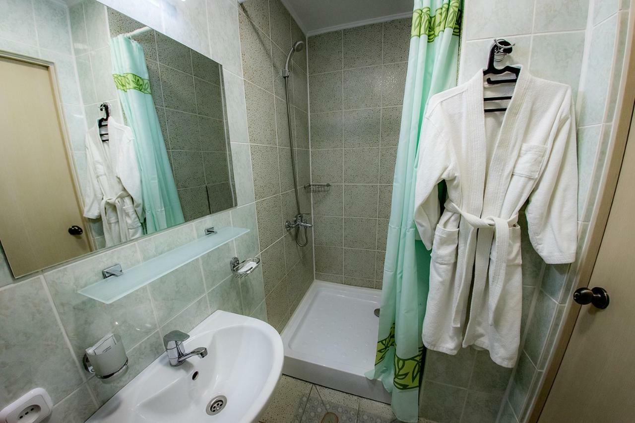 Hotel Edem Karagandy Buitenkant foto