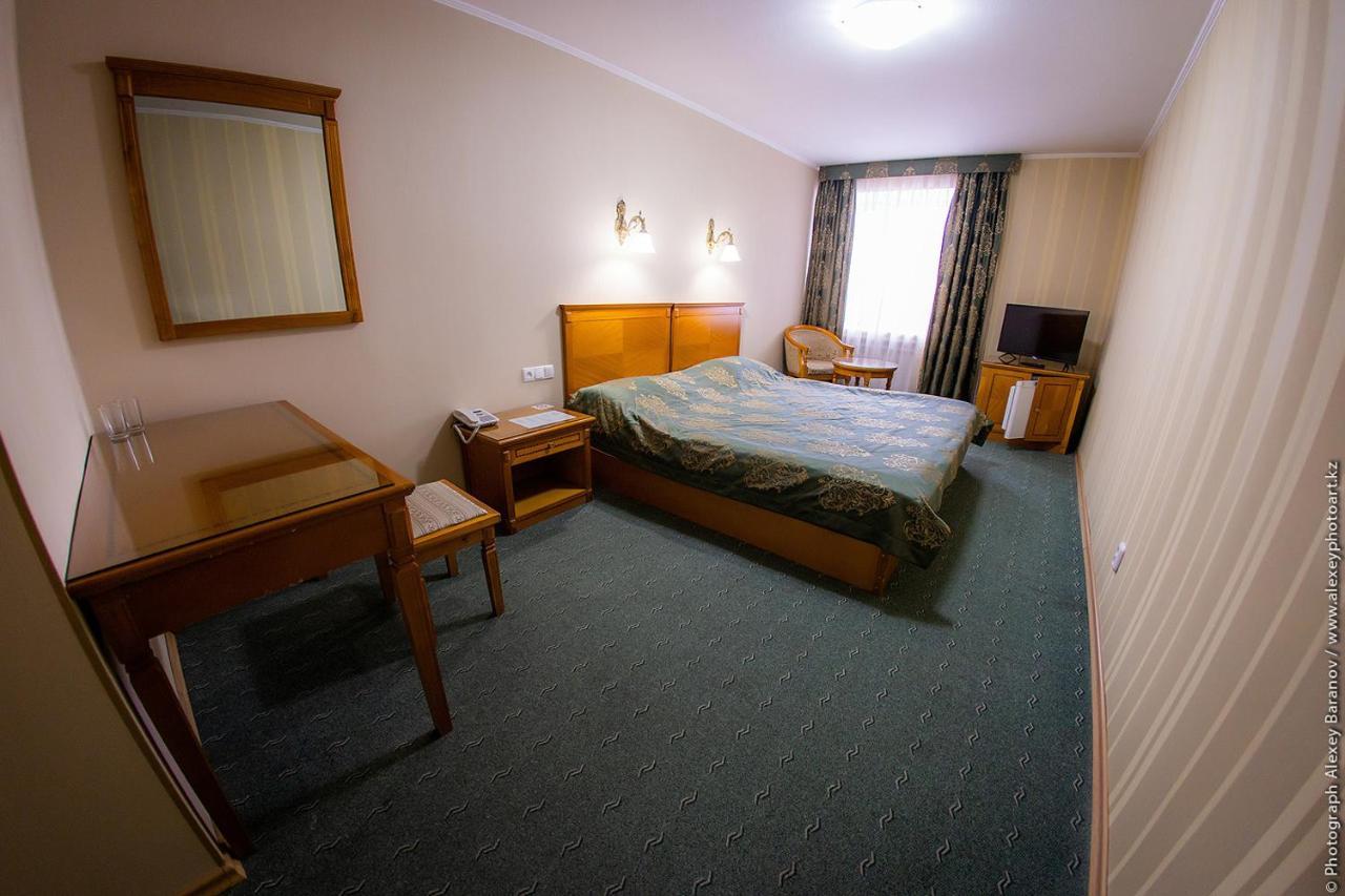 Hotel Edem Karagandy Buitenkant foto