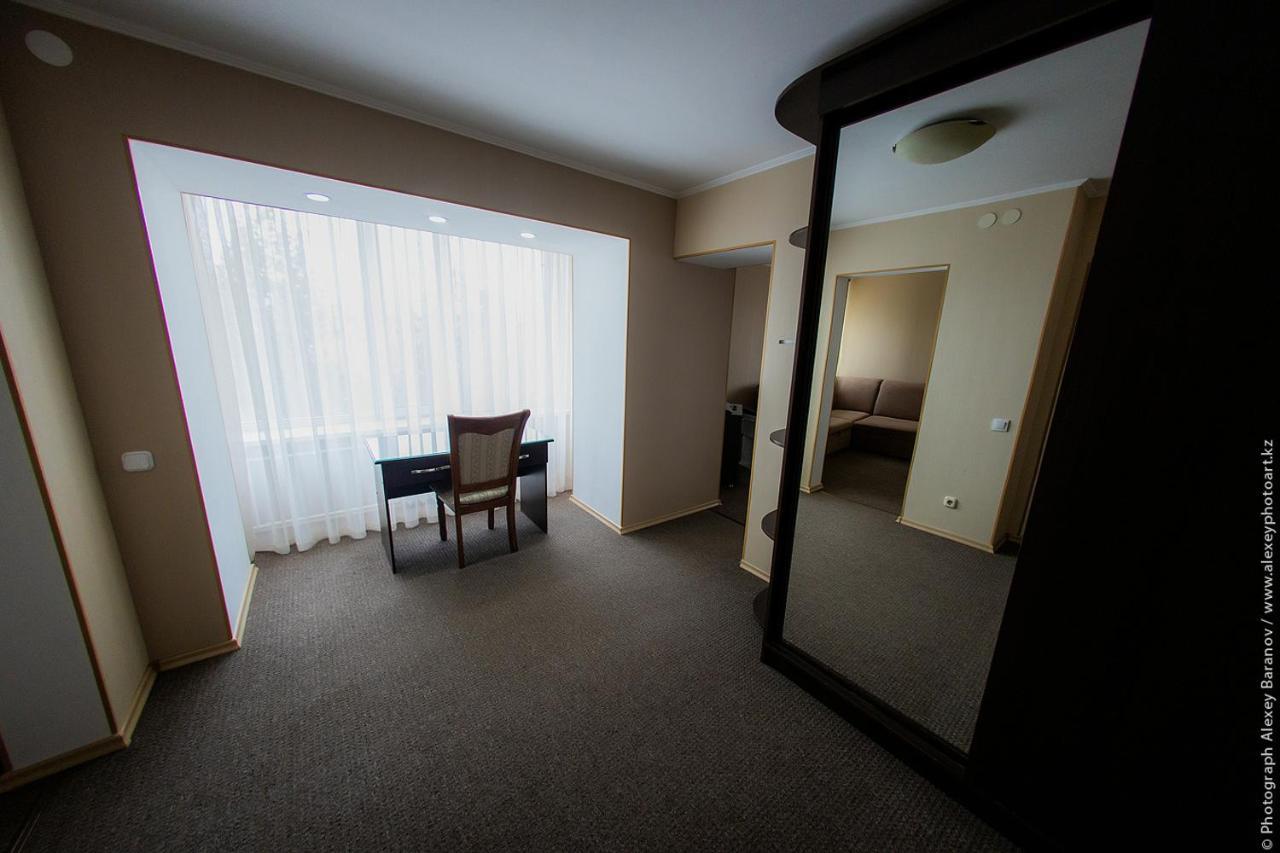 Hotel Edem Karagandy Buitenkant foto
